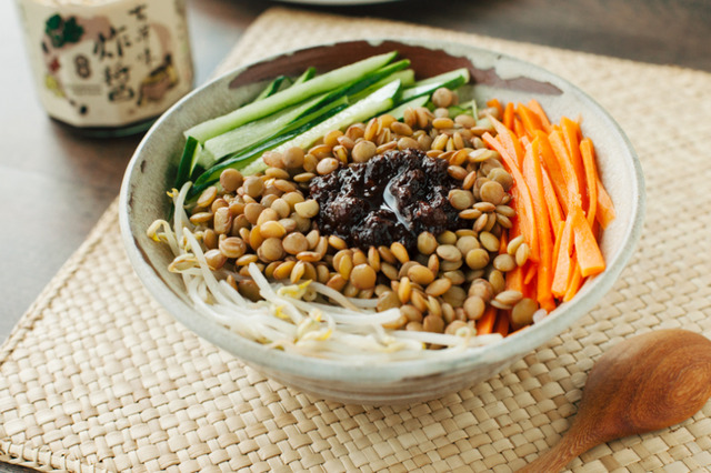 綠扁豆炸醬拌飯.jpg