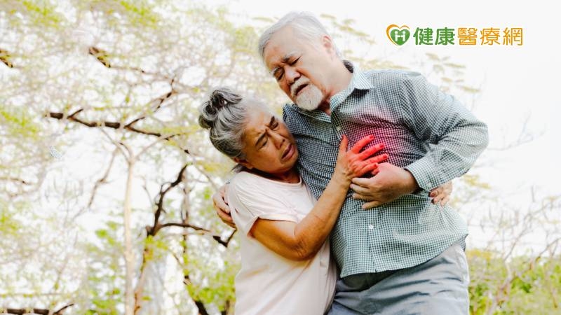 臺大醫院新循環輔助系統 成功治癒2例高齡複雜心臟重症患者
