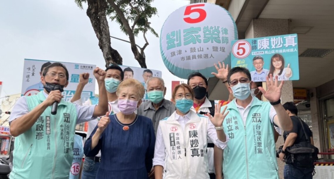 超強助選員柯爸、柯媽及秘書長謝立功 選前最後南下帶領候選人衝刺掃街拜票！