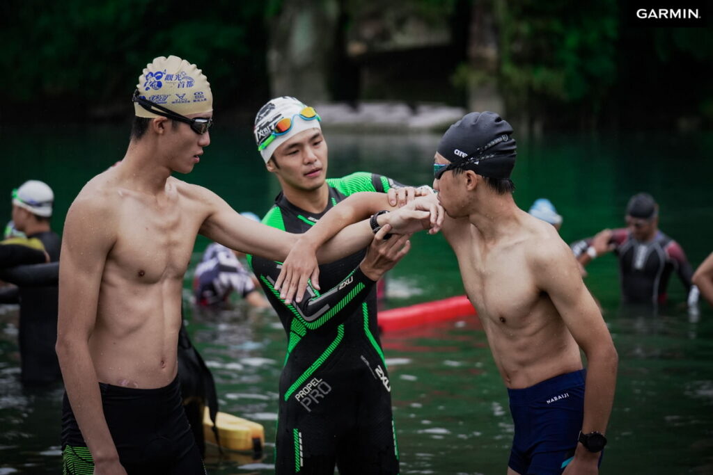 GARMIN TRI營戰三鐵訓練班,規劃長達16週共21堂實體課程,涵蓋游泳、騎車、跑步訓練