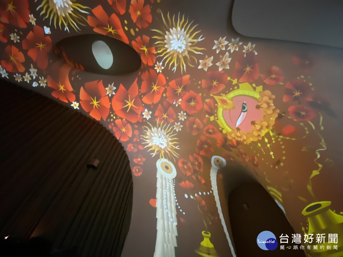 臺中國家歌劇院光之曲幕T.A.P. Project《如幻似真—人造時代》特展第二個主題-熱鬧繽紛的《未來生物圈.Rimiyoho的幻夢世界》。(圖/記者賴淑禎攝)