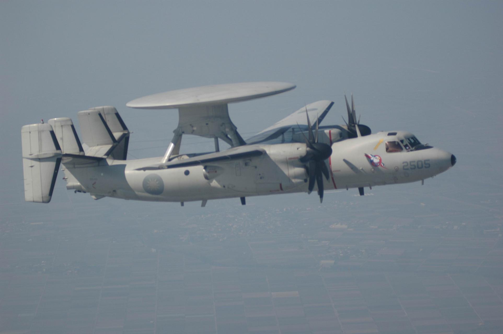 空軍E-2K空中預警機今降落偏離跑道。資料照片