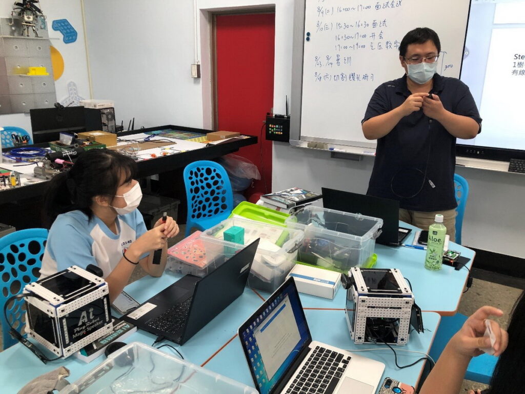 樹莓派開發版連接與程式撰寫
