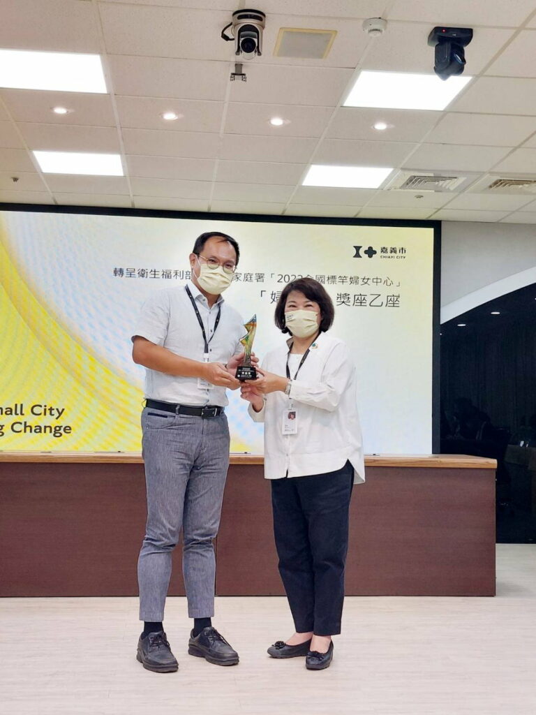 婦女利服務中心參加「全國標竿婦女中心甄選活動」,榮獲最高榮譽「婦蘊獎」