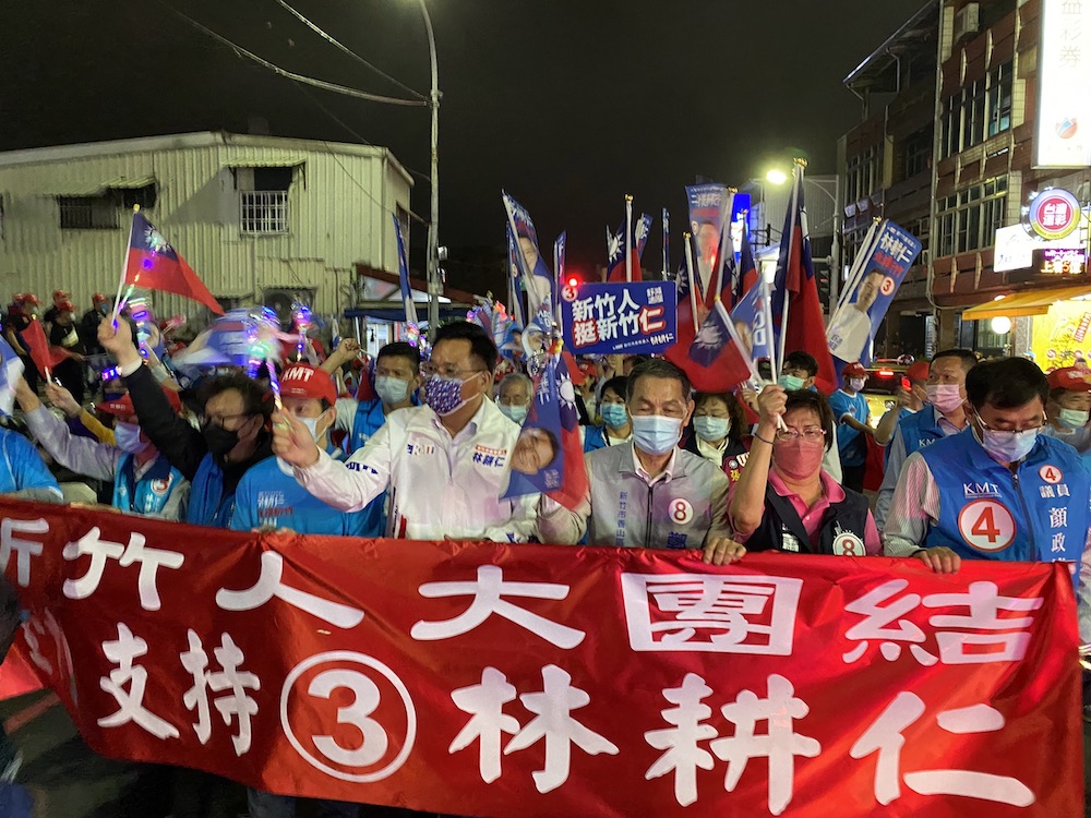 選前之夜/林耕仁辦遊行 凝聚國民黨基本盤 36 國民黨新竹市長候選人林耕仁25日舉行「新竹崛起,勝利之夜!為新竹而走大遊行!」活動衝刺選情。