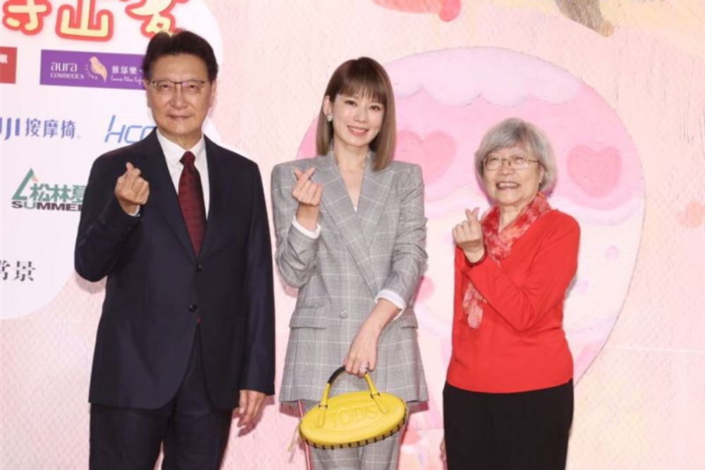 送愛給失家兒!擁抱希望傳出愛義賣12月2日起跑 60 中廣董事長趙少康亦支持「CCSA中華育幼機構兒童關懷協會」的募款專案