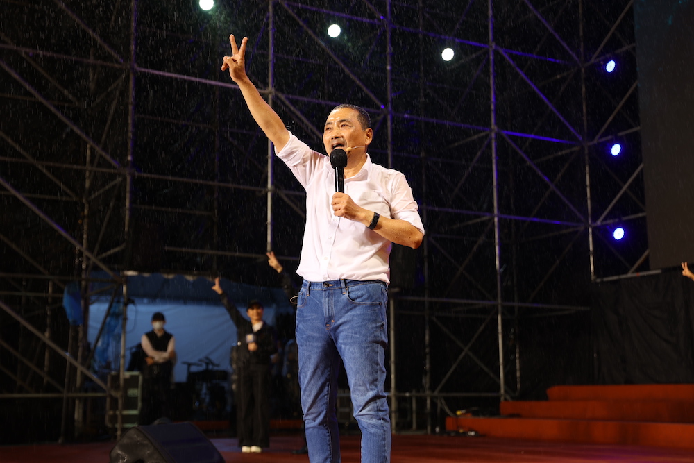選前之夜/強調包容關懷串起愛 侯友宜:讓台灣更有力 28 新北市長侯友宜25日晚上舉辦選前之夜,強調包容與關懷,串起新北有愛,讓中華民國更團結、台灣更有力。