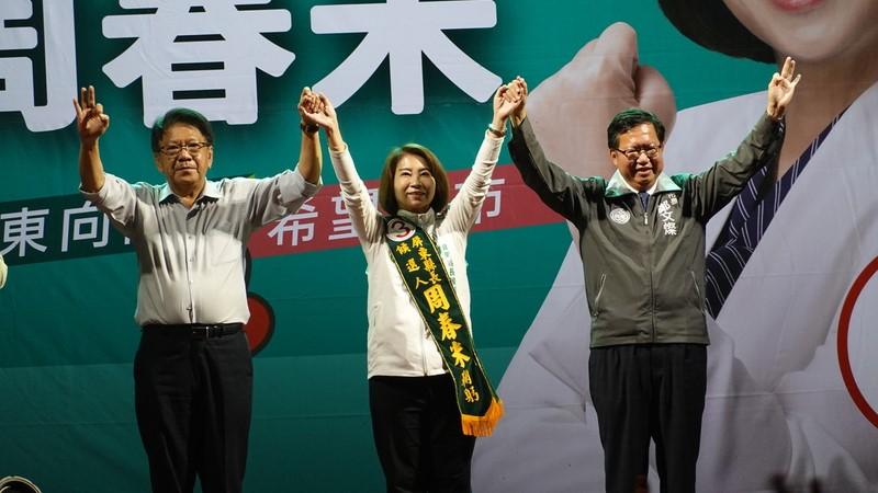 屏東縣711投開票所還沒開完票,周春米與蘇清泉拉鋸,晚間八點半後,周春米拉開差距,領先1萬多票。資料照片/中央社