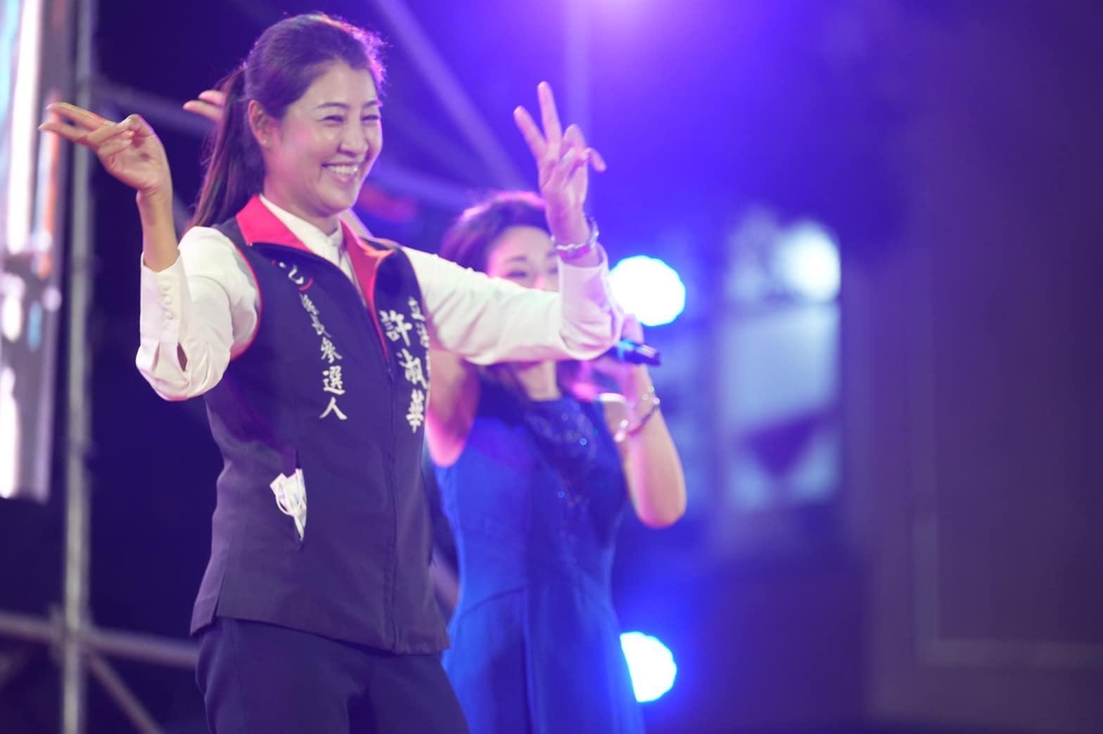 許淑華選前之夜辦音樂會向縣民喊話:「在地服務20年,我已經準備好了」!翻攝許淑華臉書