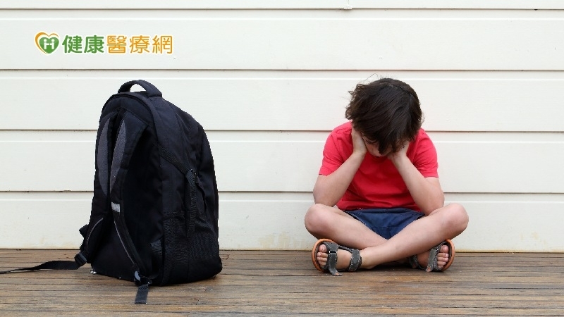 青少年自殺率增加與高樓有關? 醫師示範該如何回答