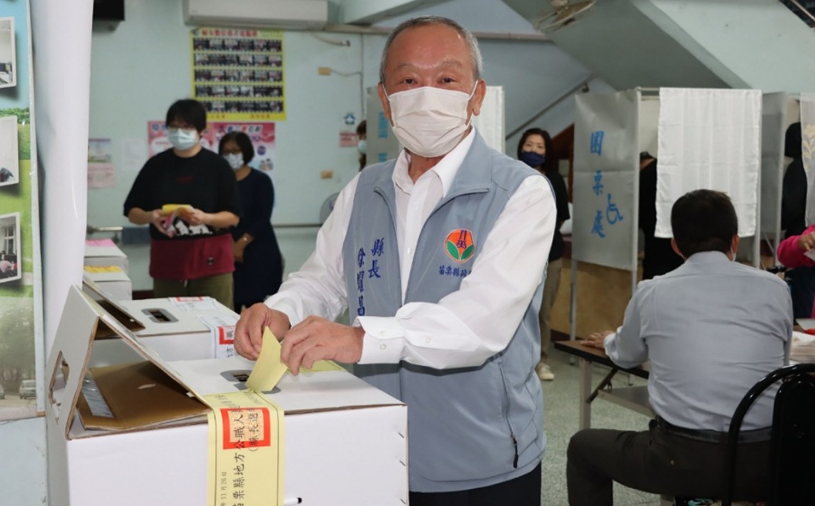 地方公職人員選舉今舉行 徐耀昌投票並呼籲選賢與能