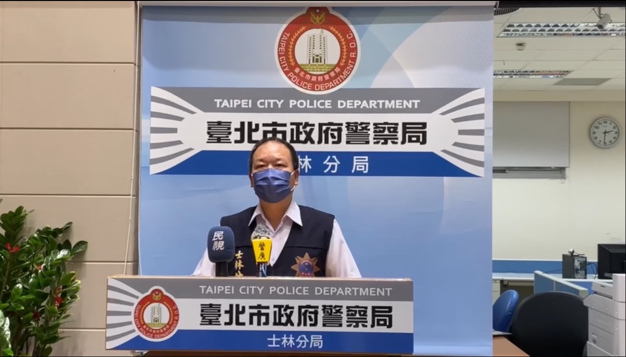 圖片說明:士林分局偵查隊副隊長林顏興說明畫面。(記者林艷林翻攝)