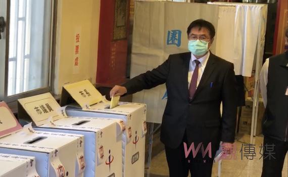黃偉哲投完票想「神隱一下」　吳炳輝談個人心願