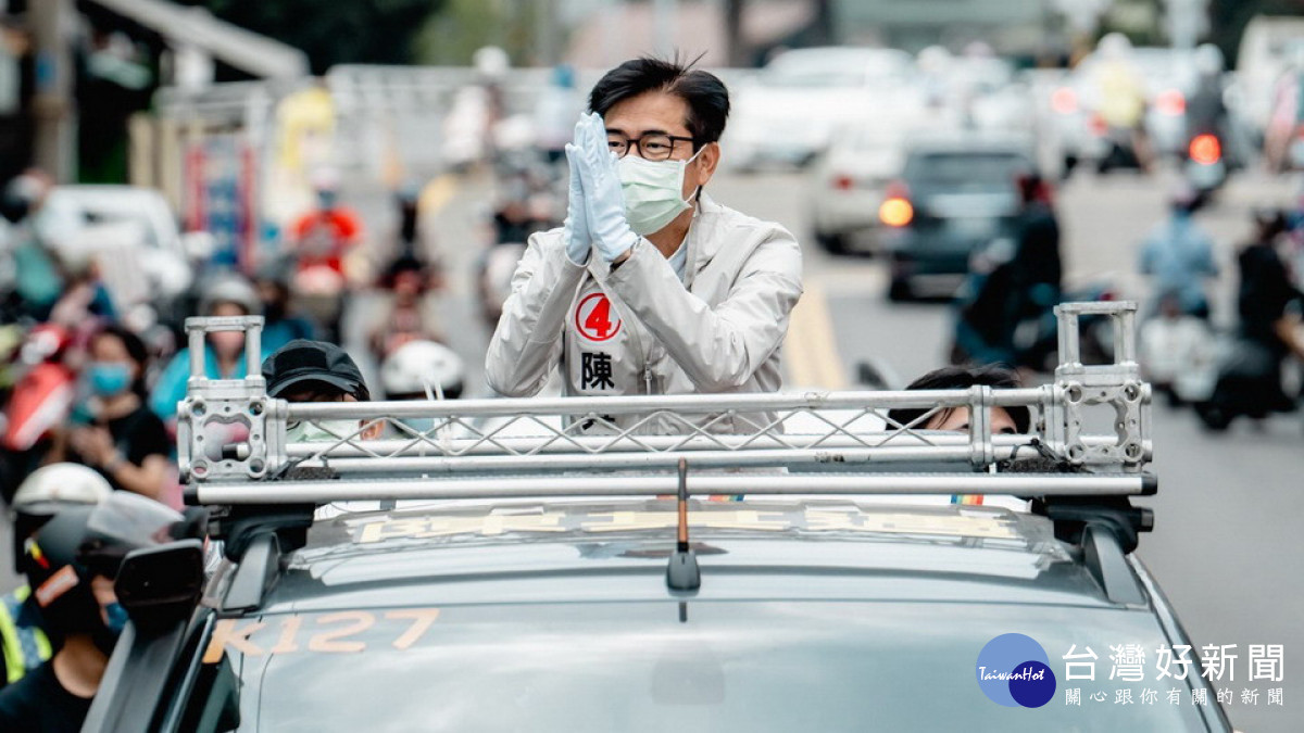 ▲陳其邁當選後車隊謝票。（圖／記者 許高祥 翻攝）