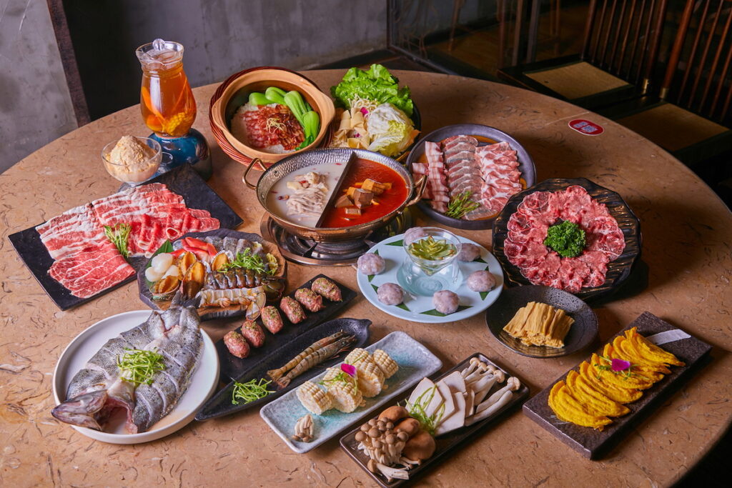 撈王內用年菜組合,大展宏兔套餐(6人),優惠價:NT$8,088