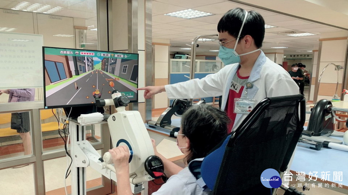 ▲遊戲讓復健不僅過程更生動有趣，同時可提高病患的復健動機及專注度，透過專業人員規劃訓練，成為兼具樂趣及效益的復建訓練。（圖／記者 許高祥 翻攝）