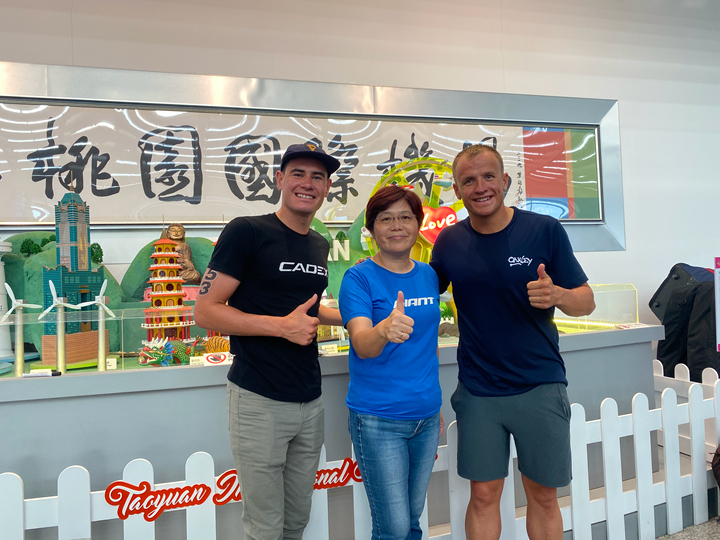 中:捷安特總經理鄭秋菊