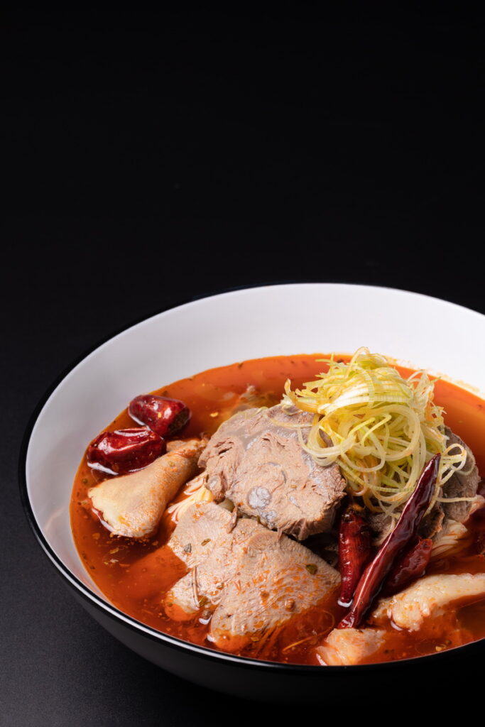 江振誠 Chef André 大紅袍炭香紅燒牛肉麵。ONCOR提供