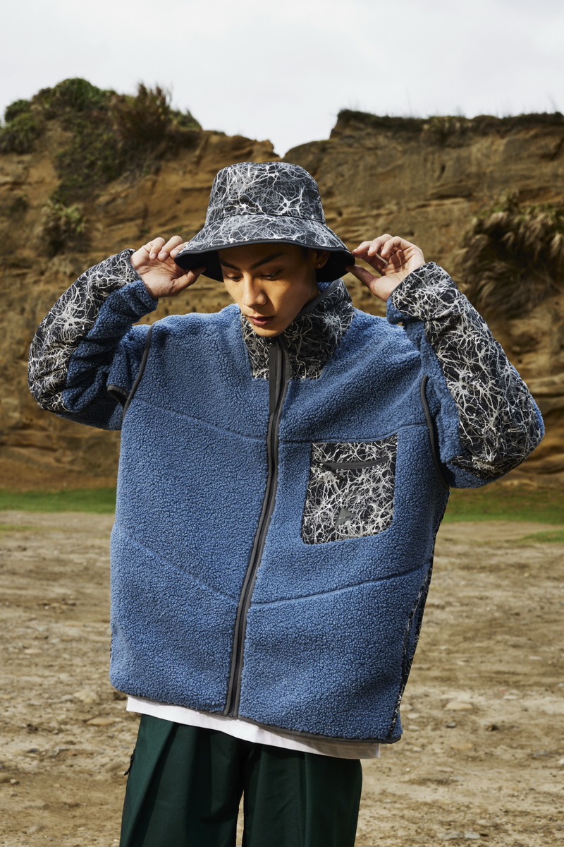 adidas TERREX與And Wander的聯名系列包含羽絨外套、仿羊羔絨運動外套、後背包及漁夫帽等戶外運動裝備，設計靈感來自人體與大自然