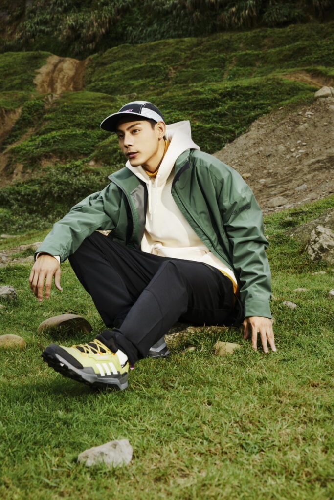 各務孝太演繹adidas全新Outdoor秋冬服飾系列,從頭到腳都是今年秋冬登山、露營等戶外活動的必備單品