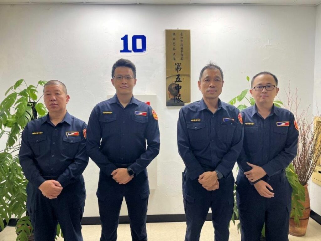 臺北市保安警察大隊第五中隊員警洪文雄、李君翌、小隊長簡永順、警員曾國彰(由左至右)。