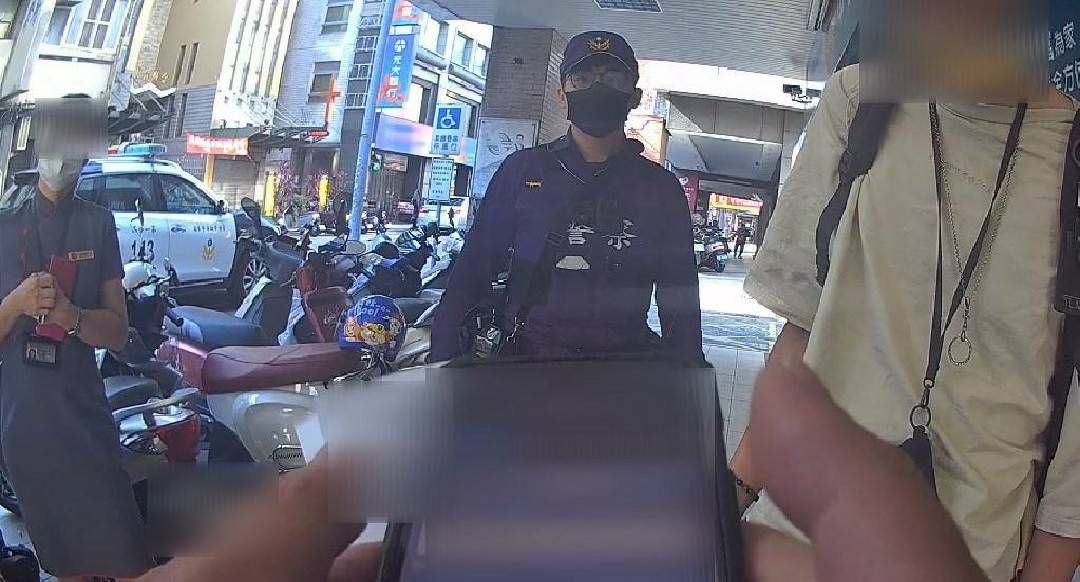 ▲員警與行員聯手攔阻詐騙,保住陳姓男子200萬 (圖/台中市警察局 提供)