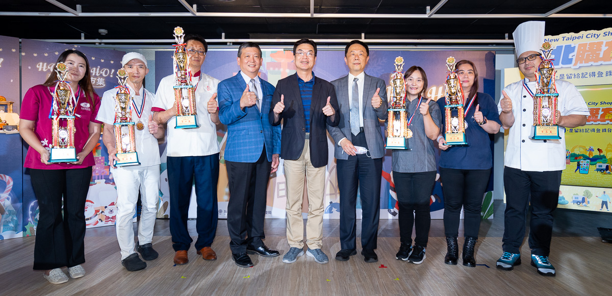 除了新北特色商品外,也有新北市糕餅商業同業公會的聖誕麵包、聖誕蛋糕大賽得獎業者到場展售獲獎品項。(圖/新北市政府經濟發展局提供)
