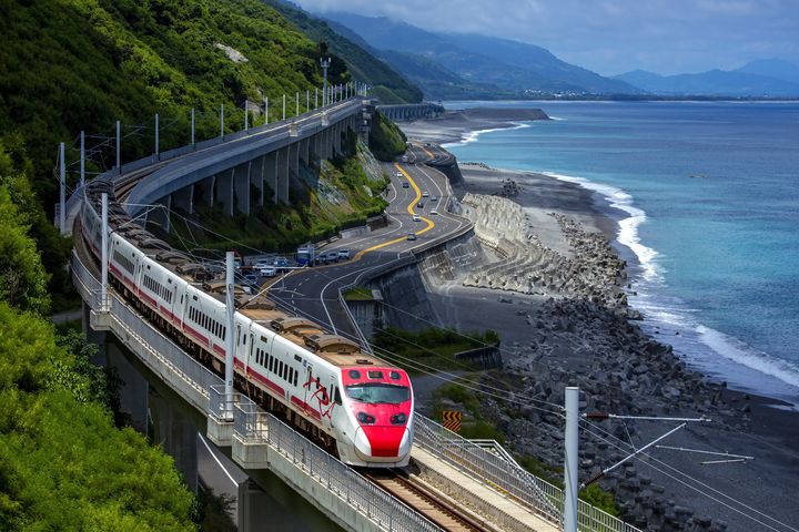 口袋臺東第一名-海天一線南迴線。 圖:台東縣政府交通及觀光發展處觀光遊憩科/提供