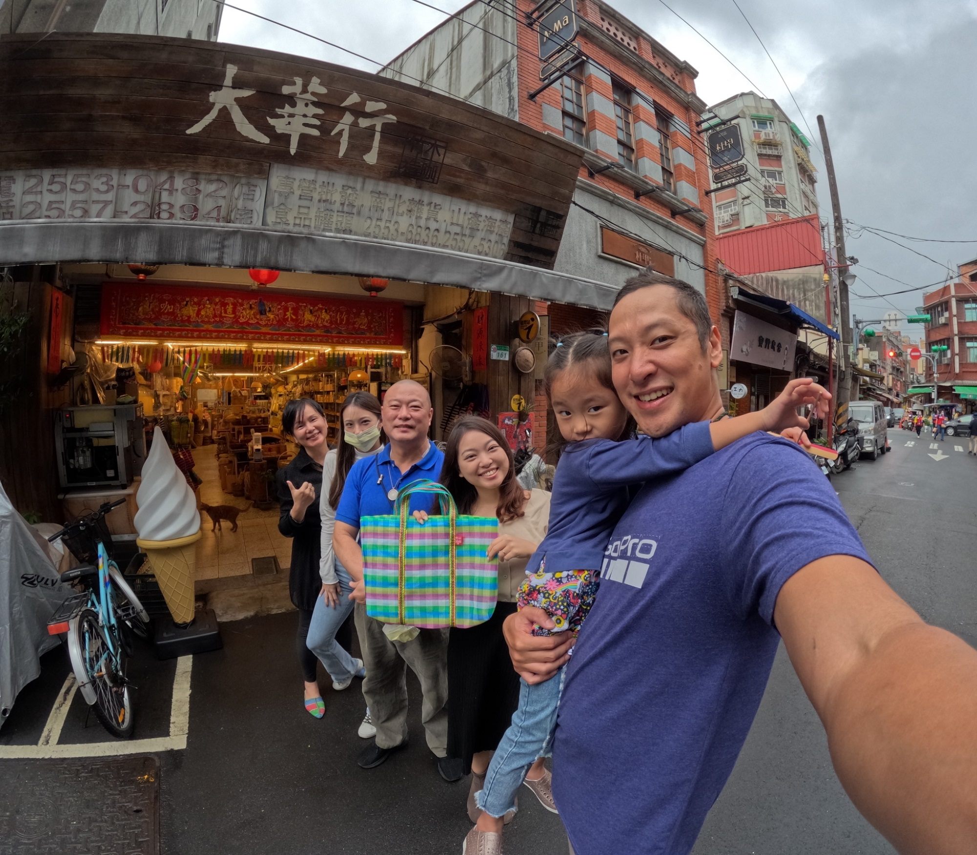 GoPro大使Johnny Lo帶著小孩踩點大華行-竹木造咖借問站