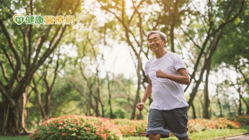大腸癌晚期仍有手術希望!? 50歲父親靠標靶藥重獲新生