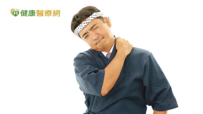 老廚師切菜痛如電擊 關節鏡微創找回好刀工
