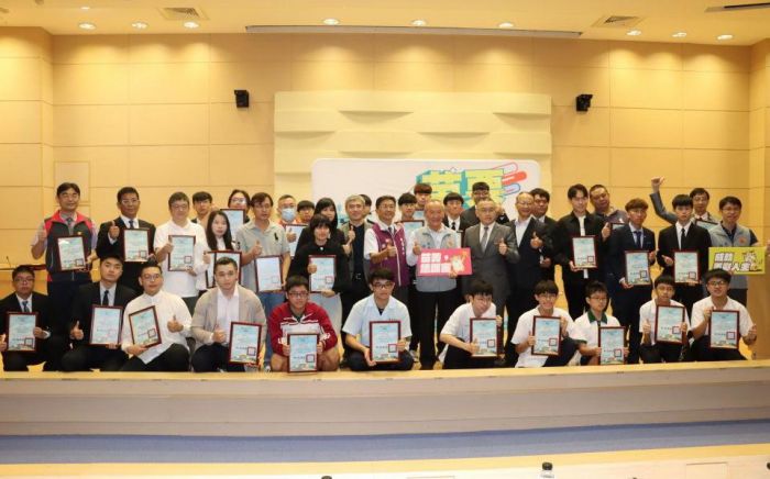 苗栗縣表揚2021-2022國際發明展優秀青年