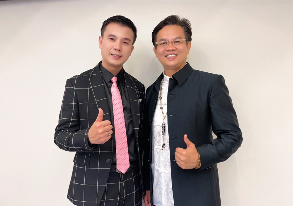 左起提問式銷售專家林裕峯、諸葛俊鳴線上開課面相學課程特別企劃分享提前佈局。(圖/固力狗娛樂提供)