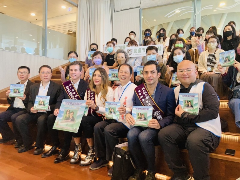 漾新聞|哥倫比亞反毒英雄葛藍參訪高市圖響應「以讀拒毒」