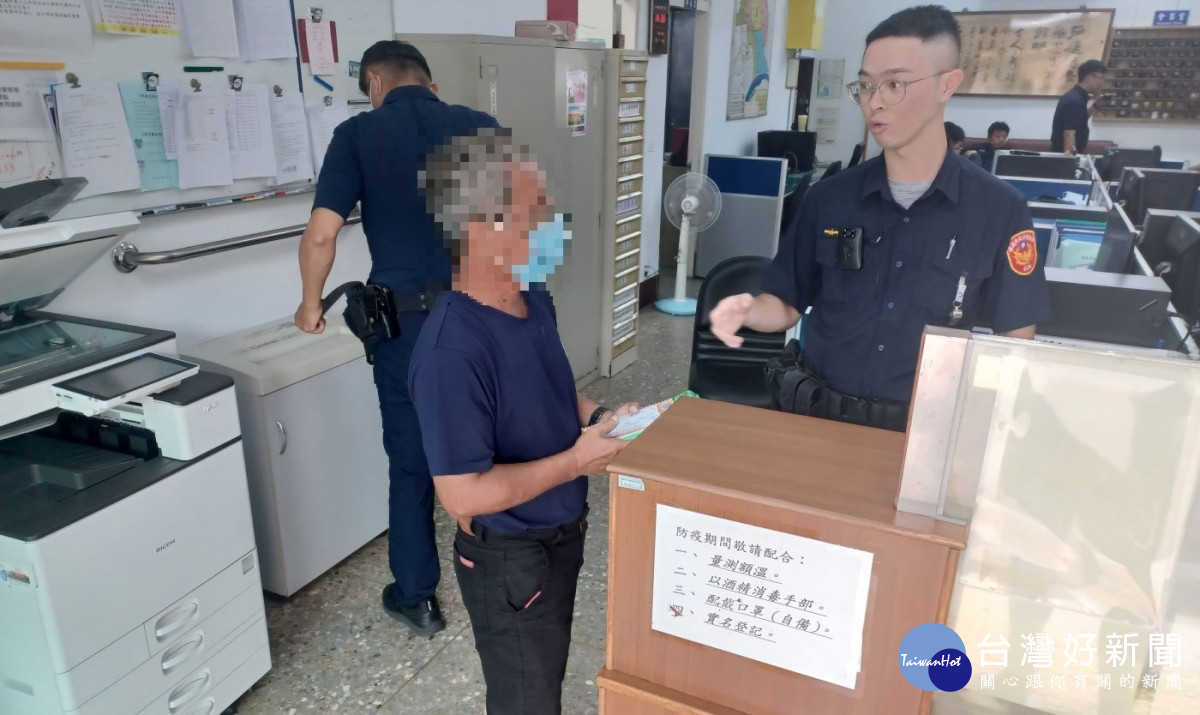 退休翁險遭假檢警詐騙，員警及時拆穿技倆阻詐／警方提供