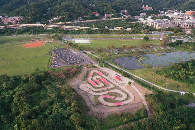 整修再升級,場地更完善多元的山佳遙控越野場 (1).jpg