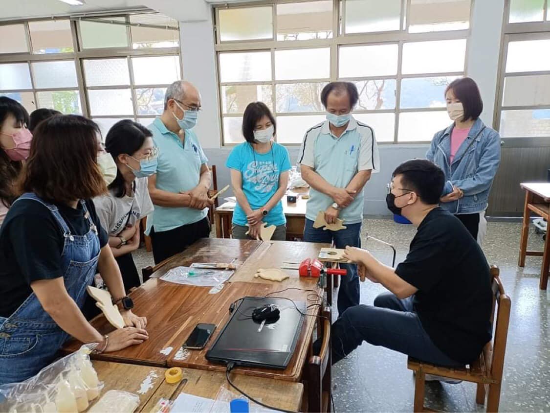 年輕木藝師傅宋任平回母校傳承技藝謝師恩