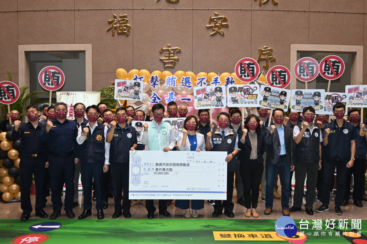 嘉義市政府警察局局長王文澤邀請嘉義地檢署檢察長張曉雯、嘉義市調站主任吳榮修及內政部移民署南區事務大隊嘉義市專勤隊隊長張添童與會，共同宣誓反賄決心／陳致愷攝影