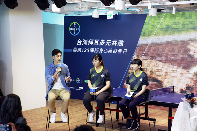拜維佳年度代言人江宏傑與帕奧選手們互相交流.jpg