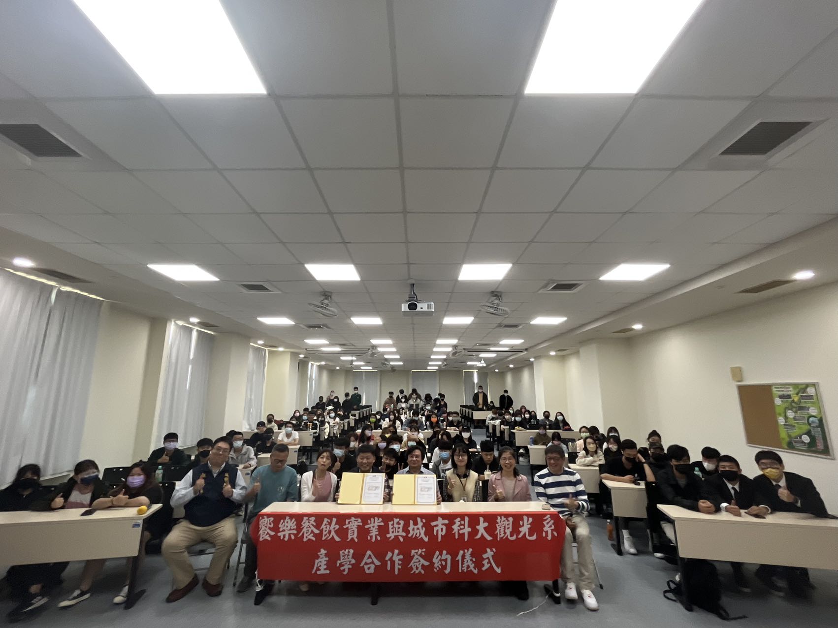拒絕「畢業即負債」城市科大觀光系與Q-Burger推企業公費生