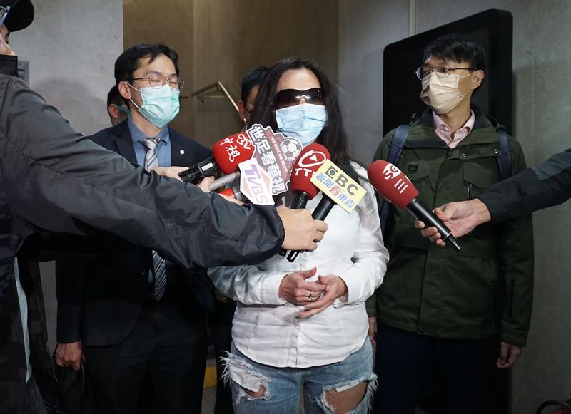 應曉薇被控涉餐會賄選,1日晚間檢方複訊後請回,她表示,這是選舉恩怨,沒做違法的事,感謝檢察官請她說明。中央社