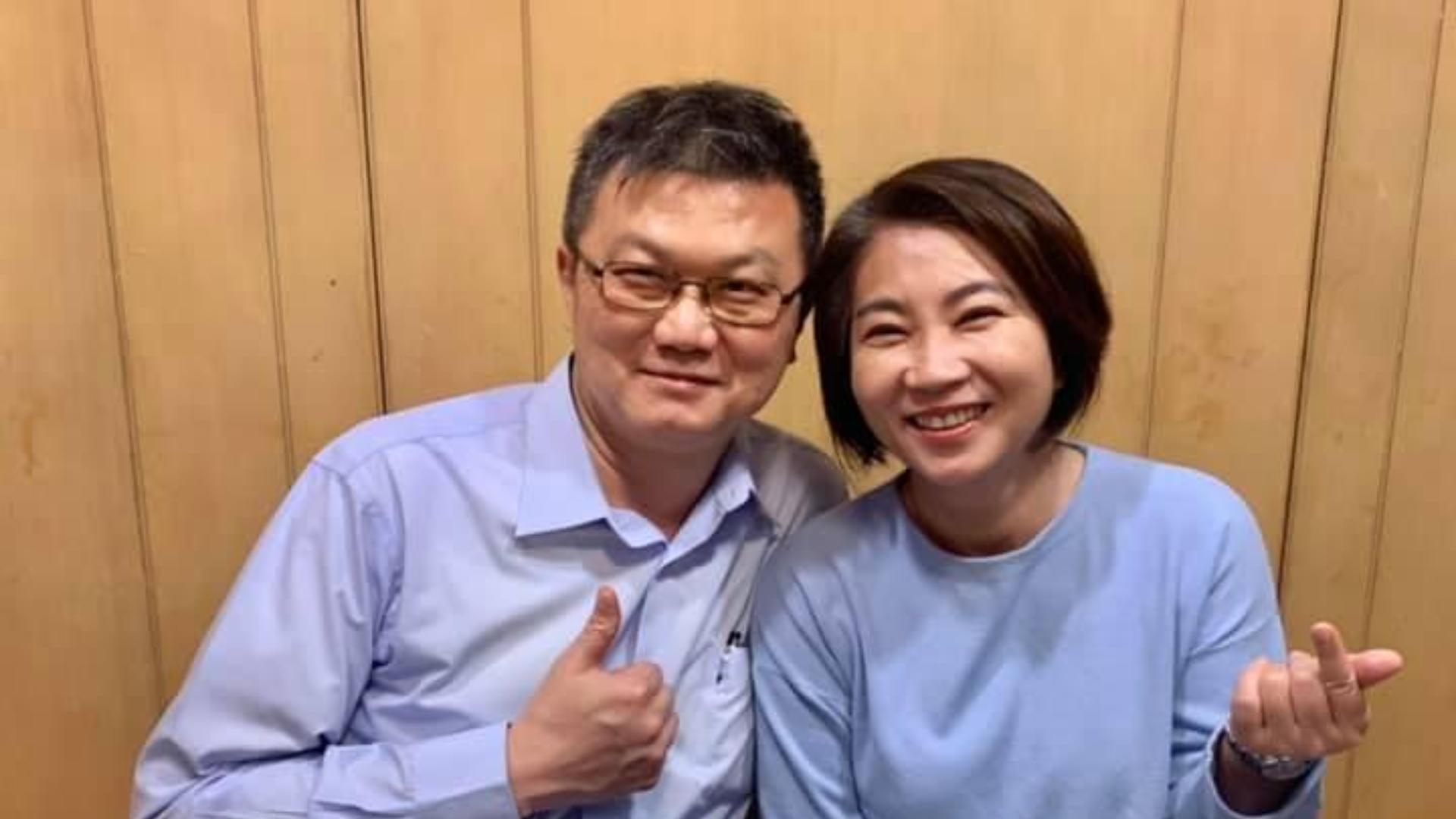 周春米另一半邱明弘(左)現為高雄高分院行政庭長兼任發言人。圖片來源:周春米臉書