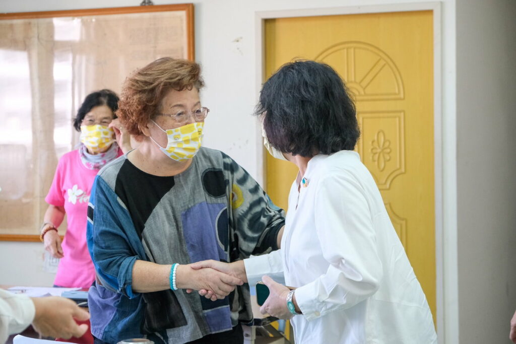 把握空檔時間安排掃街、家戶拜訪,以及到市場拜會等。