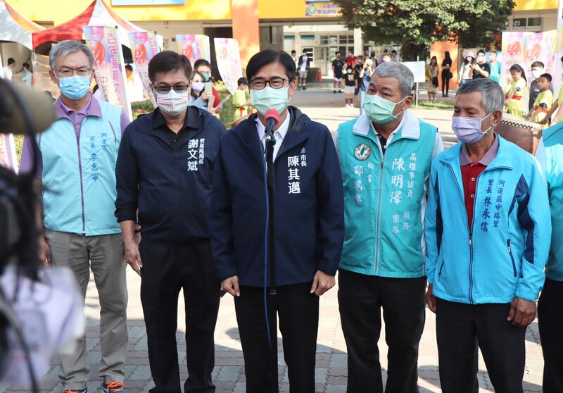 漾新聞|陳其邁歡慶中路國小創校百年 與老校友同歡