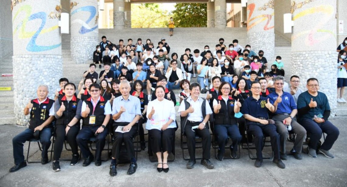 111年行動科教館花蓮縣科學巡迴教育展開 徐榛蔚到場並期勉從創造中找尋熱情