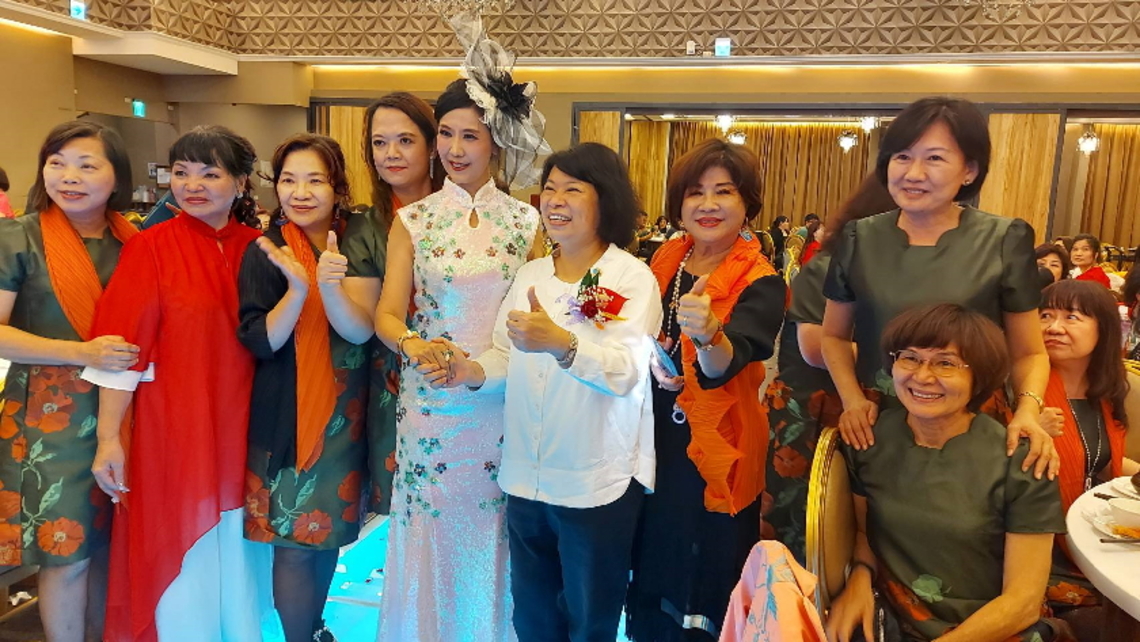 世界華人工商婦女企管協會 嘉義分會長交接場面盛大熱烈
