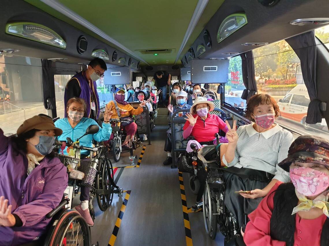 身障者旅遊平權 屏東無障礙巴士首航/波新聞