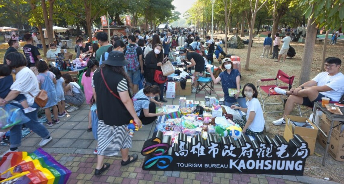 「小樹市集」首日吸引8000人來逛  今日下午還有最後機會   小小老闆初體驗   賣得開心也玩得開心