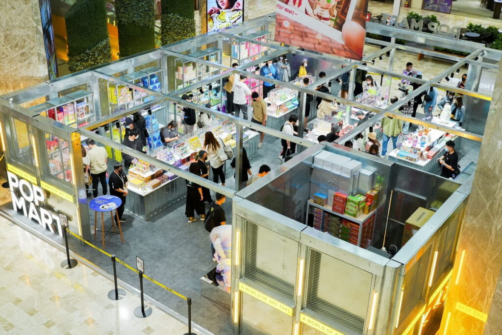 台南南紡店占地逾40坪,整體店面設計以透明、金屬材質為主要元素,結合未來感與工業風,吸睛度破表。