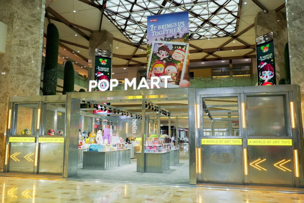POP MART台南南紡店於12月2日正式開幕,超過40坪店面坐落南紡購物中心A1館一樓的時尚廣場。